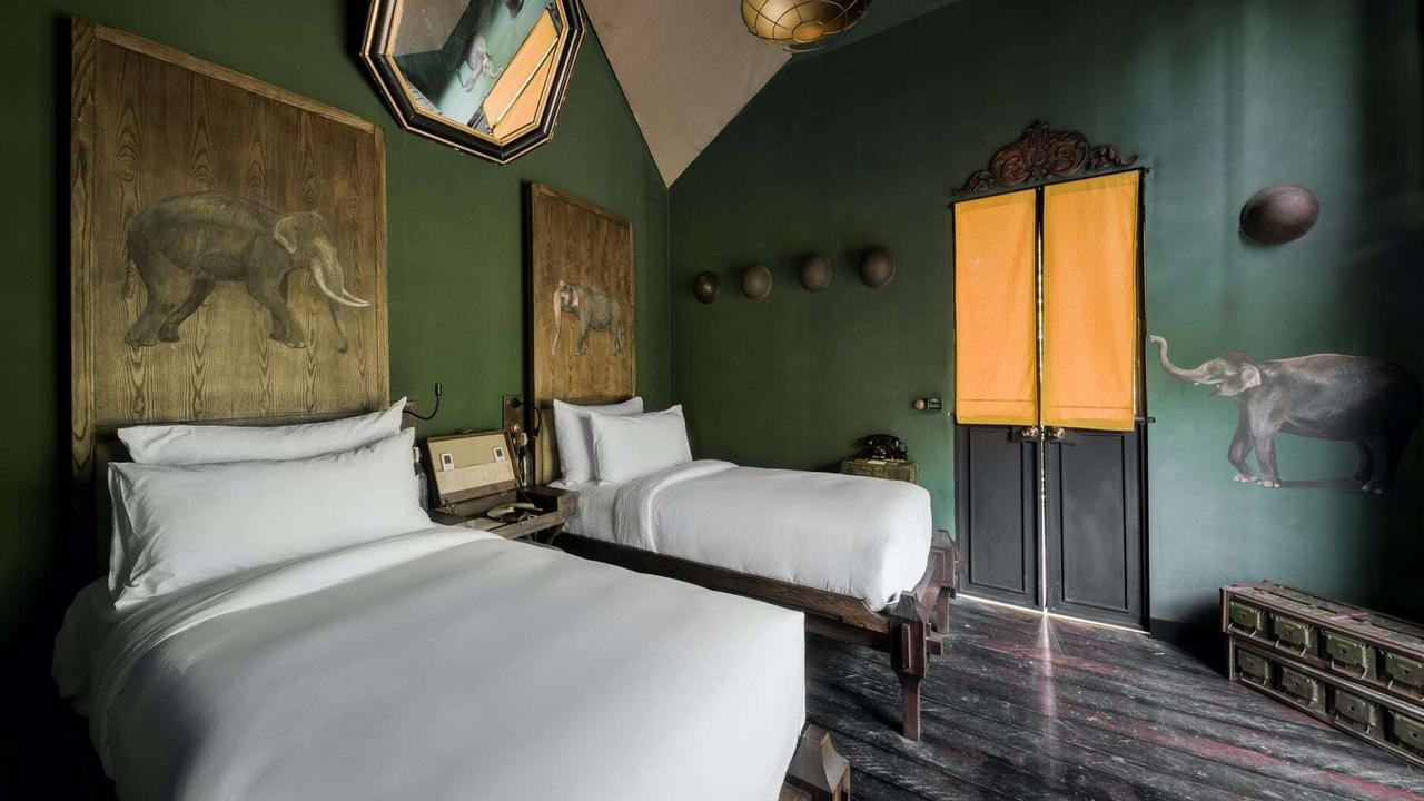 Twin bedroom with elephant decor at Shinta Mani Wild