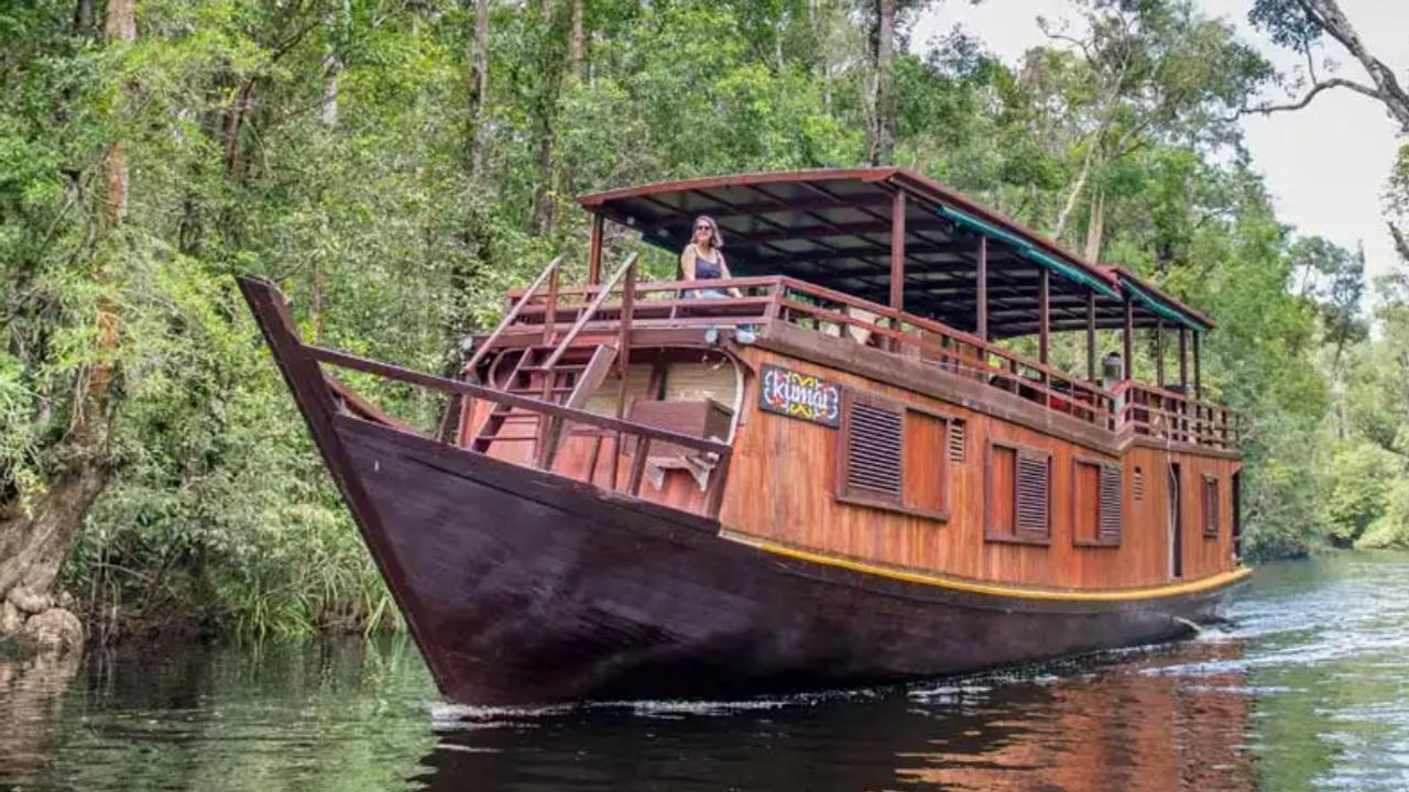 Riverboat cruises with Wow Borneo Kalimantan Indonesia