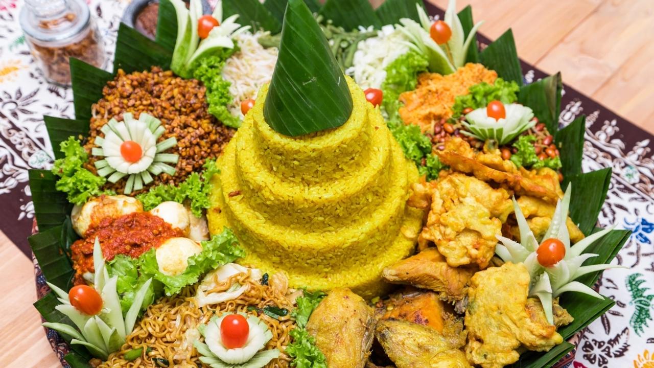 tumpeng Indonesian food