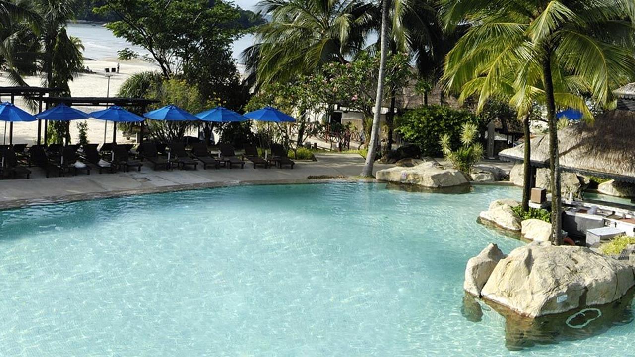 Lagoon-style outdoor pool