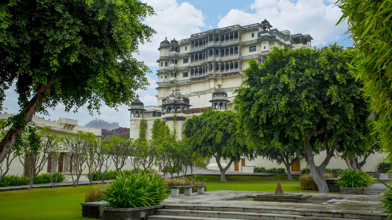 Raas Devigarh & gardens