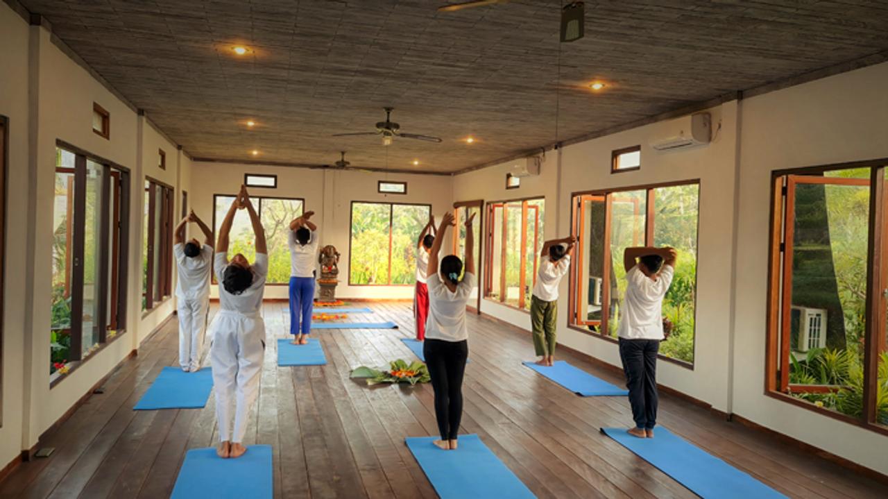 Yoga class wellness retreat in Indonesia